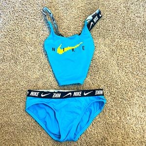 NWOT girls Nike 2 piece swim suit. Size M